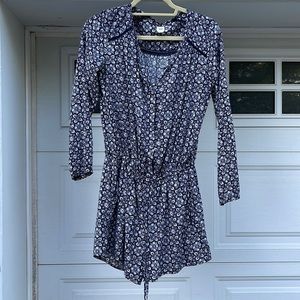 Navy blue print Gap short Jumpsuit. Like new condition. Wore once. XS